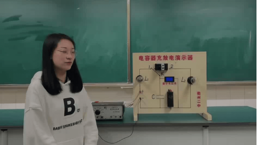 人教版（2019）高中物理必修三 10.4 电容器的电容 课件(共22张PPT)
