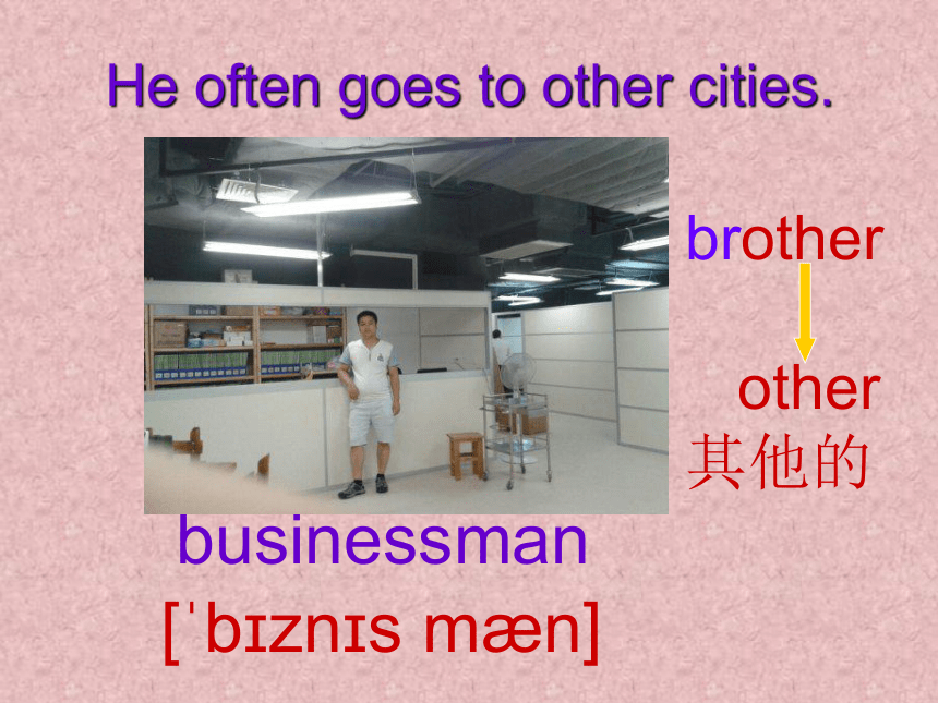 Unit 5 What does he do? PA Let's talk 课件